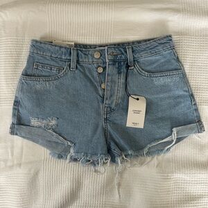 Mid rise denim Forever 21 shorts. Brand new size 26